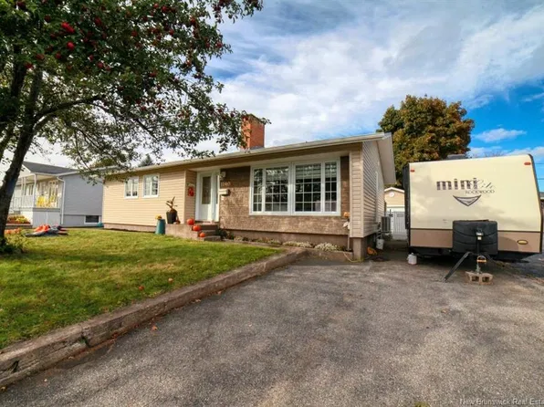 1140 Centennial St, Bathurst, NB E2A 4A8