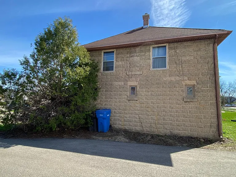 103 E Park Ln — Photo 17