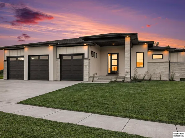 8910 Dragonfly Ln, Lincoln, NE 68526