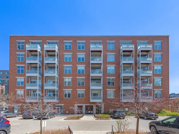 939 W Madison St APT 403, Chicago, IL 60607