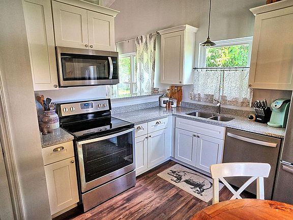 4th image of 311 Sherman Dr