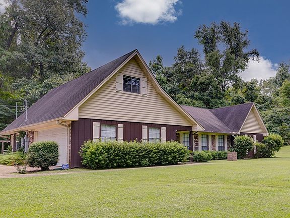 2nd image of 2 Shadow Wood Dr