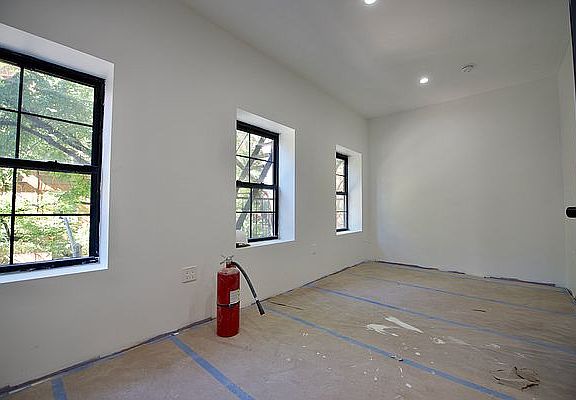 4th image of 172 Elizabeth St #3