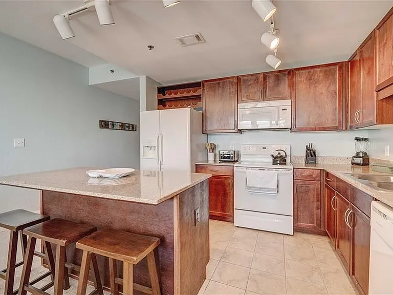 9860 Thomas South Dr S #711 — Photo 5