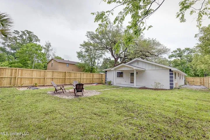 205 Watts St — Photo 12