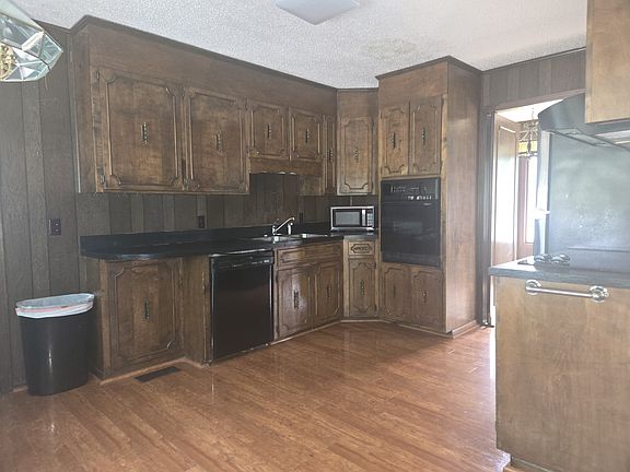 4th image of 2126 Nunley St