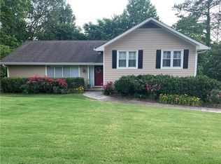 4070 Summit Dr, Marietta, GA 30068