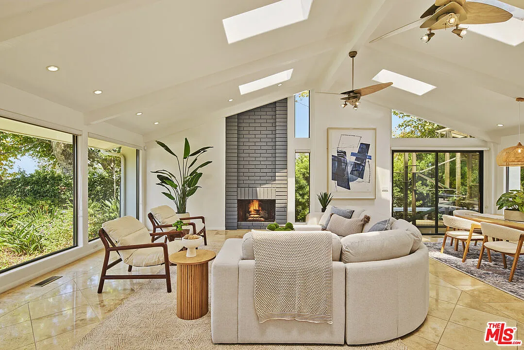 4 bed, 3.5 bath, 3452 sqft, $16,000 — Photo 1