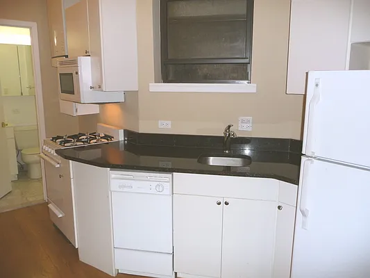 Rented by Perry Associates NYC Inc | media 4