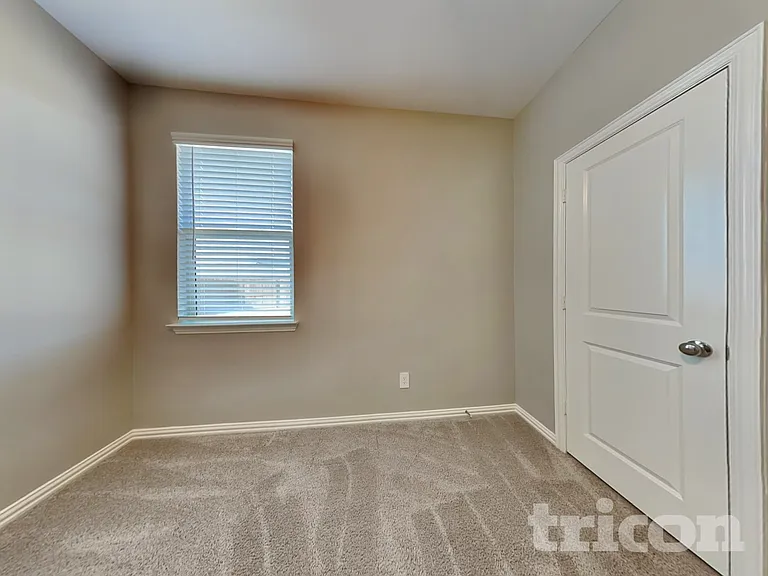 2106 Silver Charm Ln — Photo 11