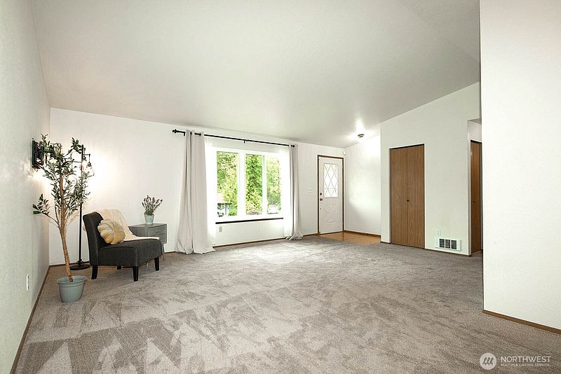 5th image of 10610 4th Drive SE