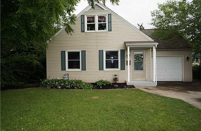 1st image of 899 Kinnear Rd