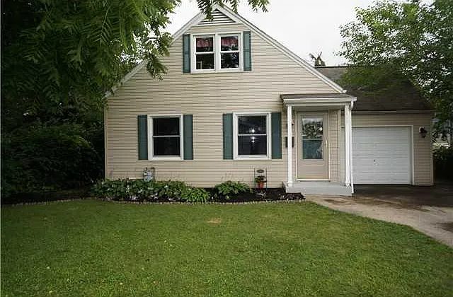 899 Kinnear Rd