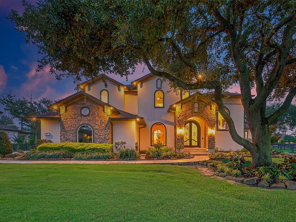 1st image of 14 Royal King Rd