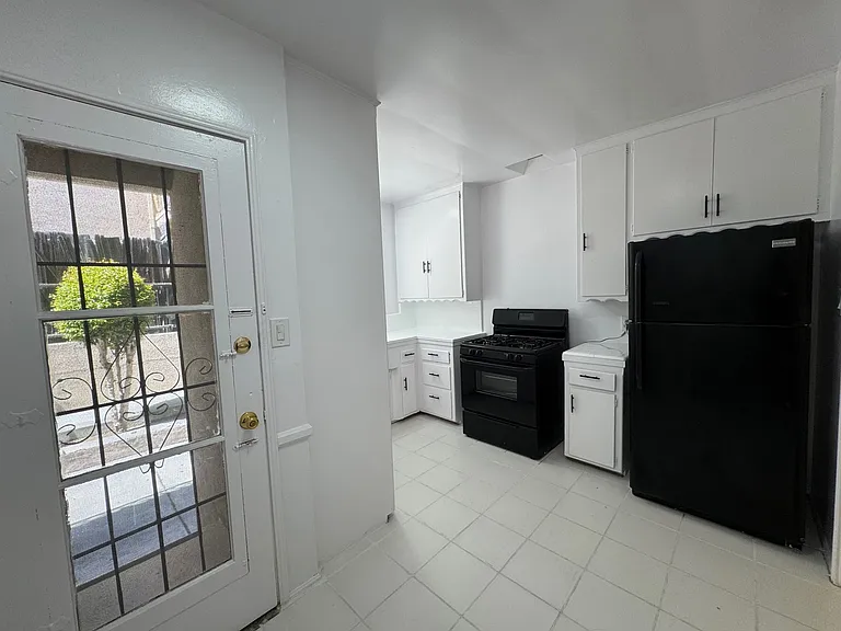 1728 1/2 N Gramercy Pl #1 — Photo 10