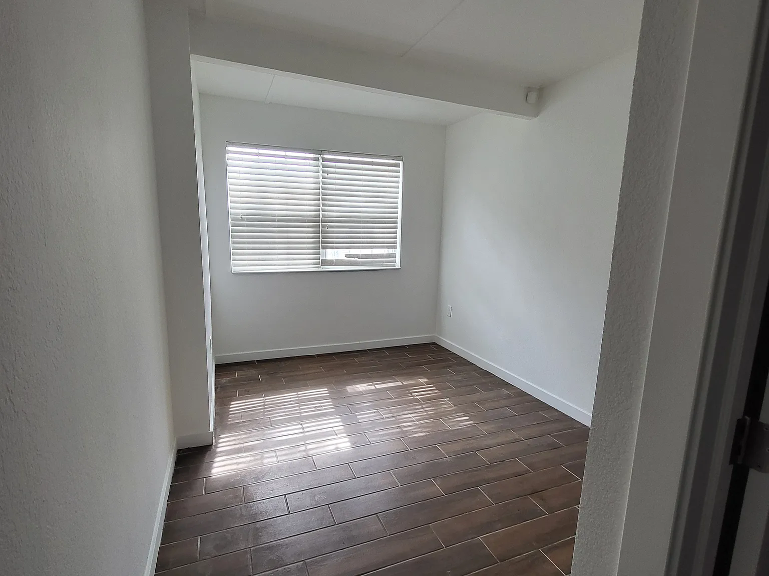 4 bed, 2.5 bath, 1052 sqft, $2,000 — Photo 3