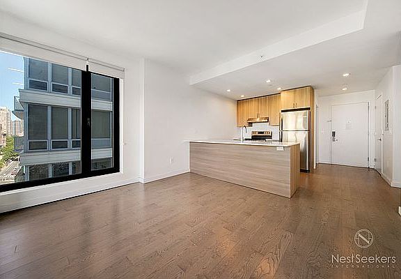 3rd image of 11-39 49th Ave #616