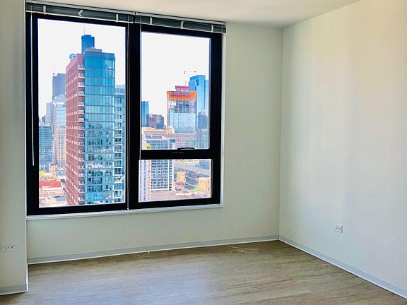 2nd image of 156 W Superior St #616