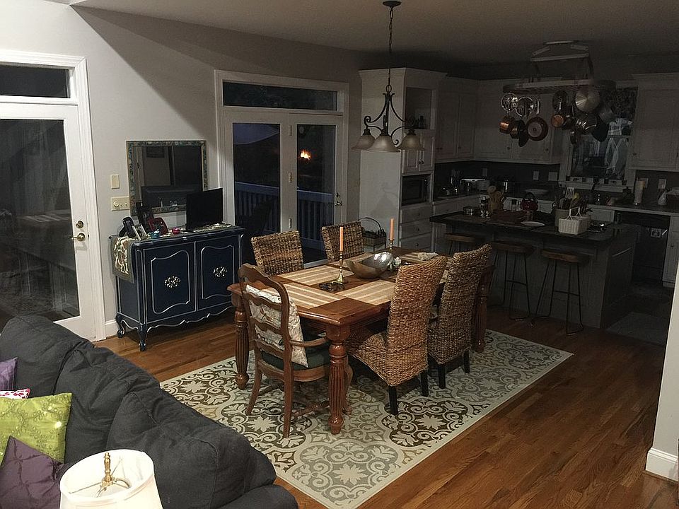 Open floor plan dining 