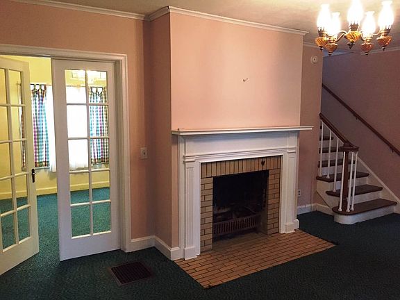 3rd image of 1215 Oak St