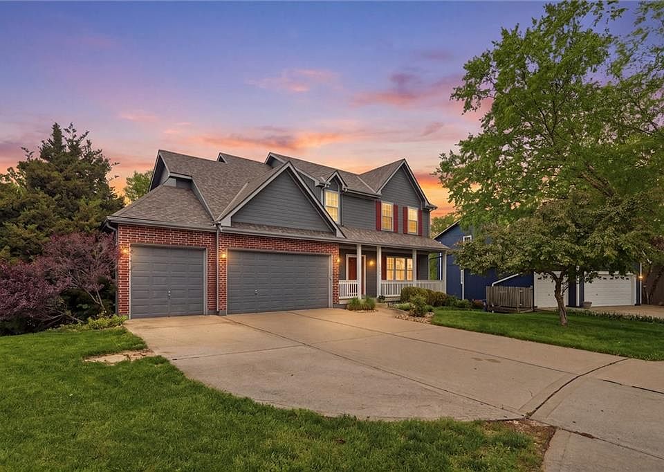1st image of 905 Paw Paw Ln