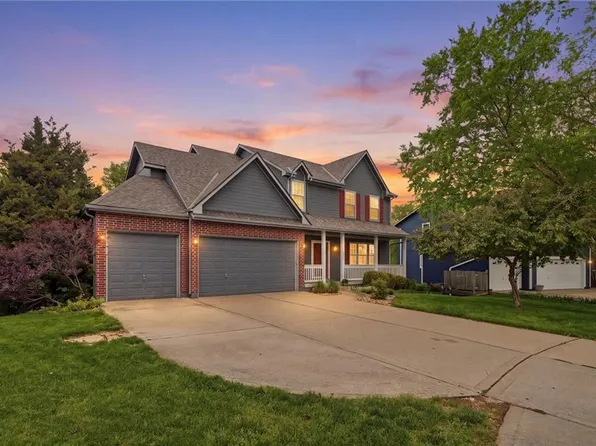 905 Paw Paw Ln, Liberty, MO 64068