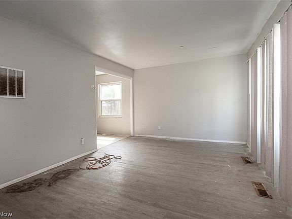 5th image of 19414 Longbrook Rd