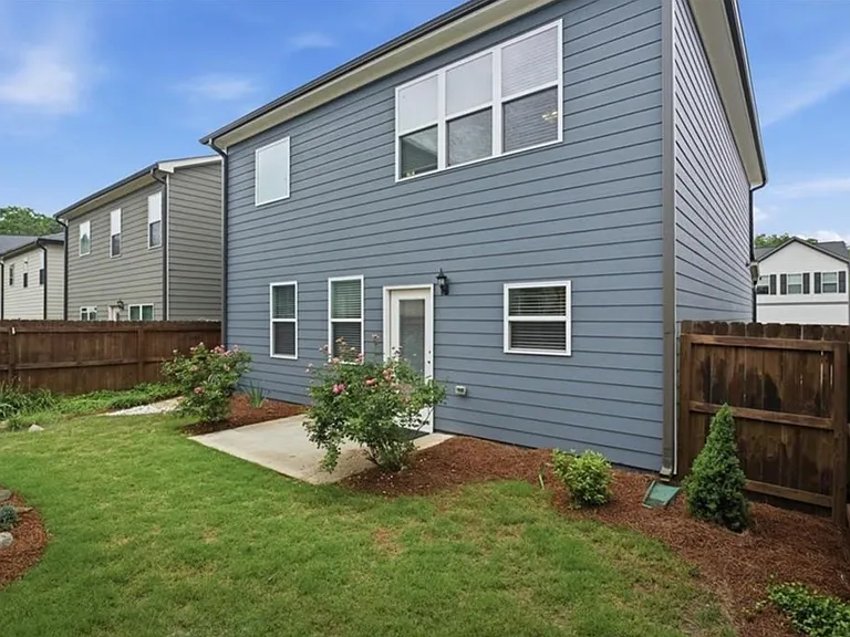 585 Summit Point — Photo 21