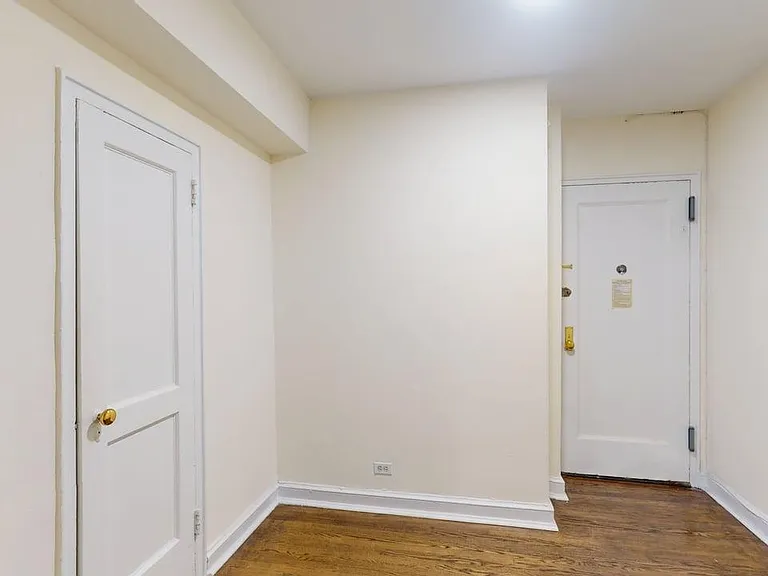 246 E 46th St #4B — Photo 6