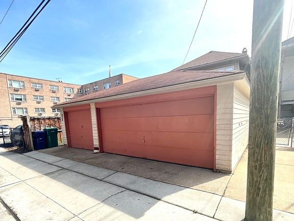 2nd image of 215 S Oak Park Ave