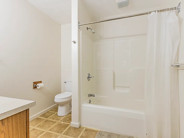 1620 W Jackson St — Photo 23