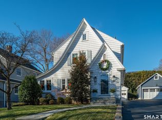 984 Valley Rd, Fairfield, CT 06825