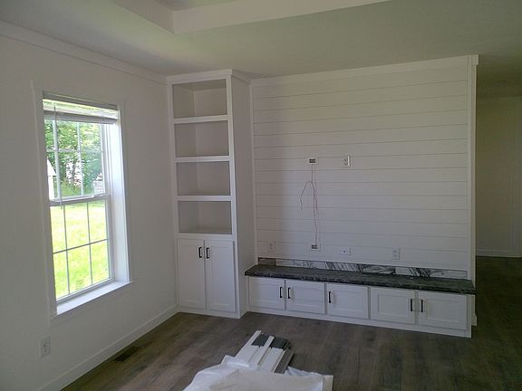 5th image of 107 Elm Ln