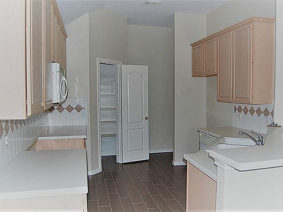 5th image of 1638 Candleston Ln