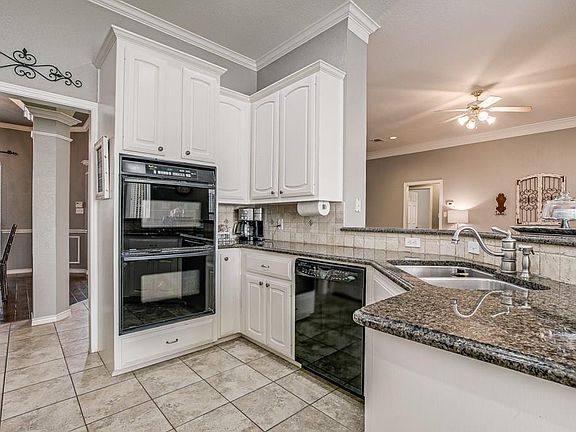 3rd image of 850 Canterbury Dr