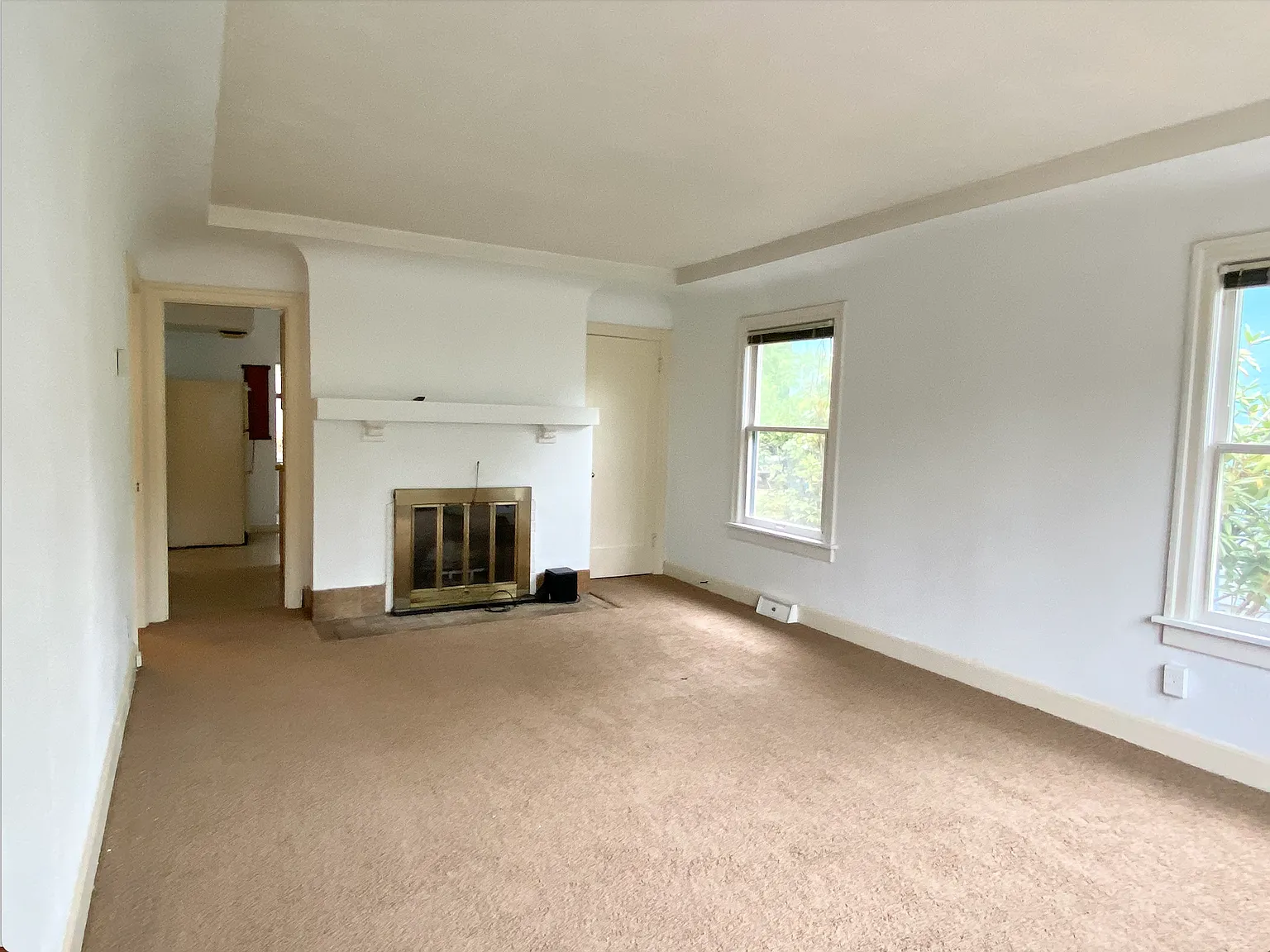 4 bed, 2400 sqft, $3,950 — Photo 3