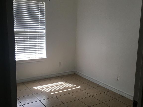 4th image of 2452 E Los Ebanos Blvd
