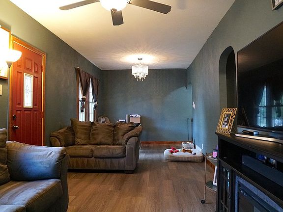 3rd image of 1414 N Broadwell Ave