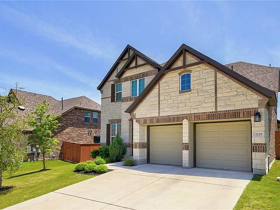 2nd image of 3228 Prentiss Ln