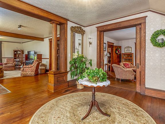 3rd image of 201 W Strother St