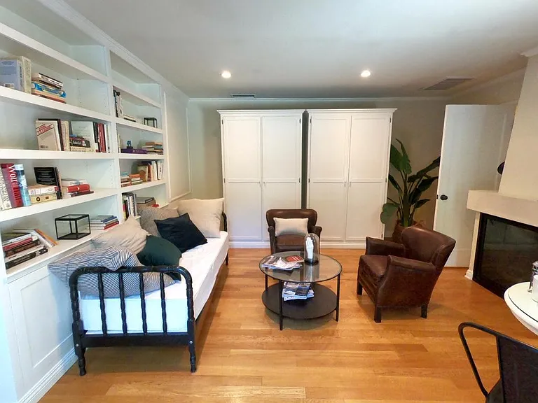 2285 N Beachwood Dr #12 — Photo 21