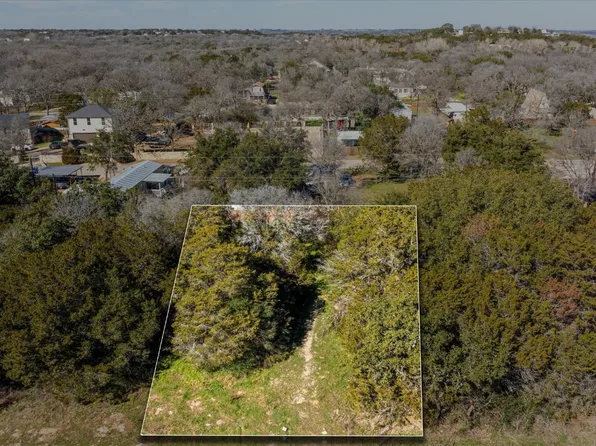 2902 E Briarwood St, Granbury, TX 76048
