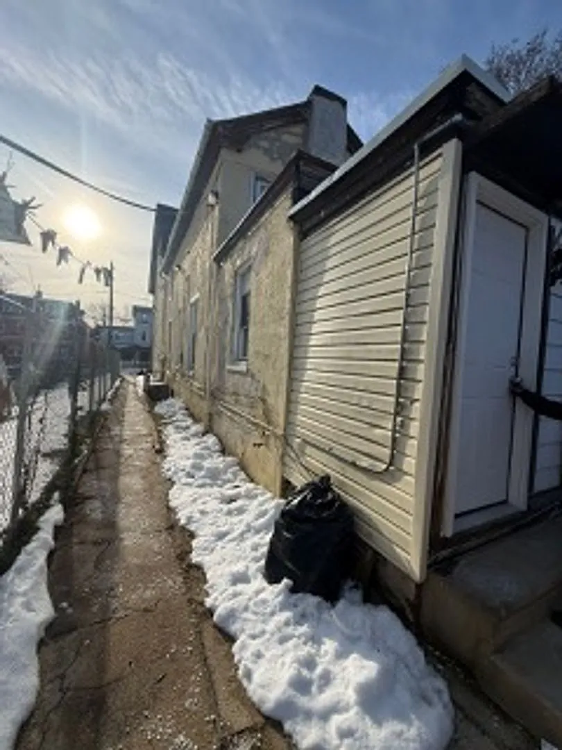 321 E Price St — Photo 2