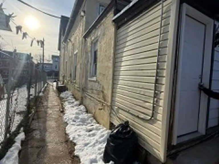 321 E Price St — Photo 2