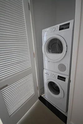 Rented by Red Apple Group | media 51