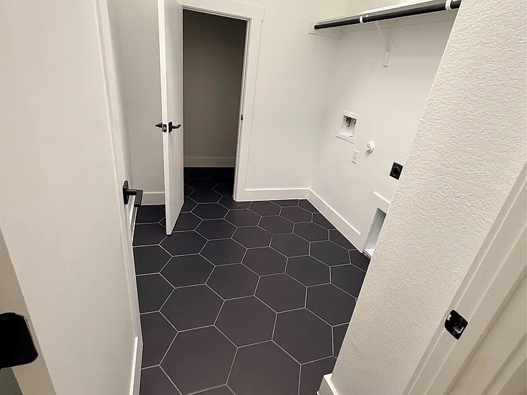 8604 Torrita Dr — Photo 10