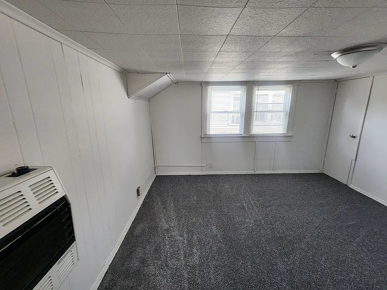 1122 Larchmont Ave — Photo 11