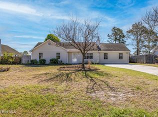 112 Dayrell Dr, Hubert, NC 28539