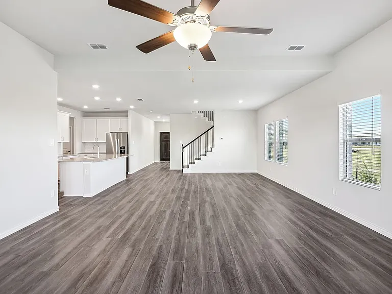 901 Edgehurst Dr — Photo 8