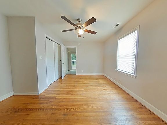 4th image of 1128 W Bank St